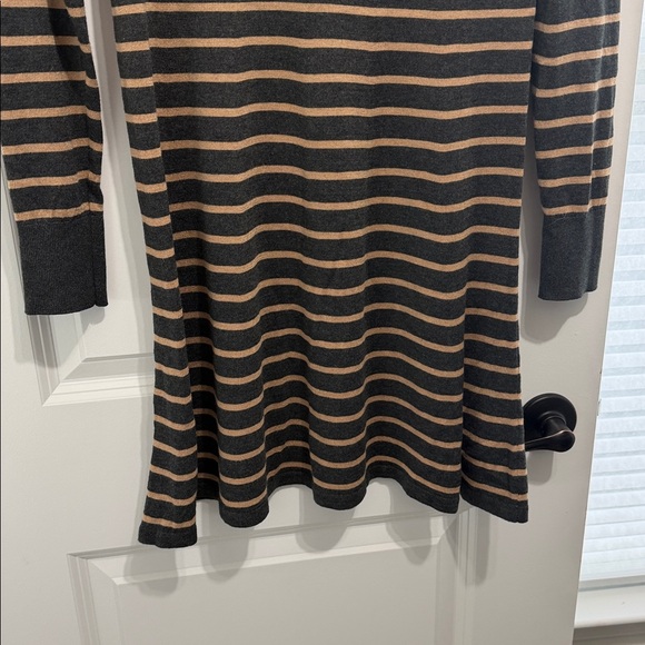 XS Women’s Loft Sweater Dress - Picture 6 of 9